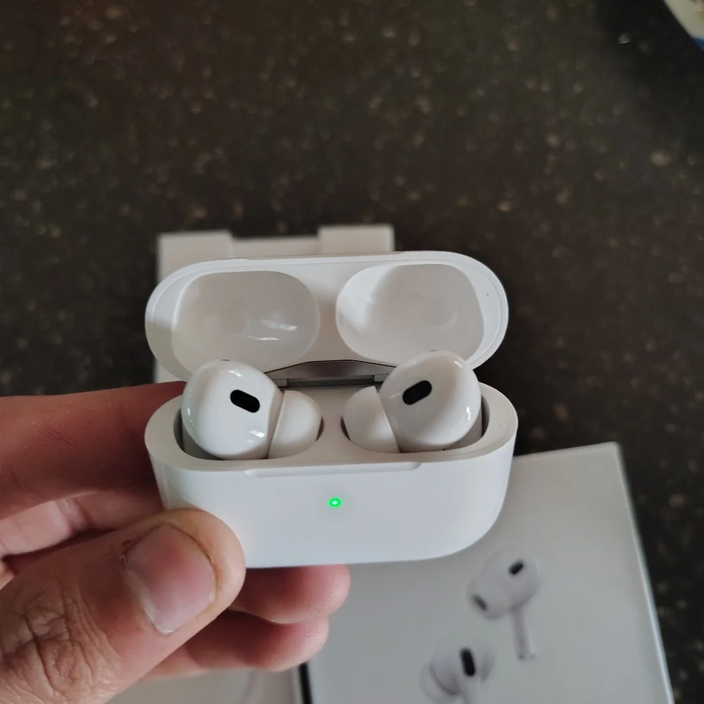 Apple White AirPods Pro Wireless Earbuds with Charging Case